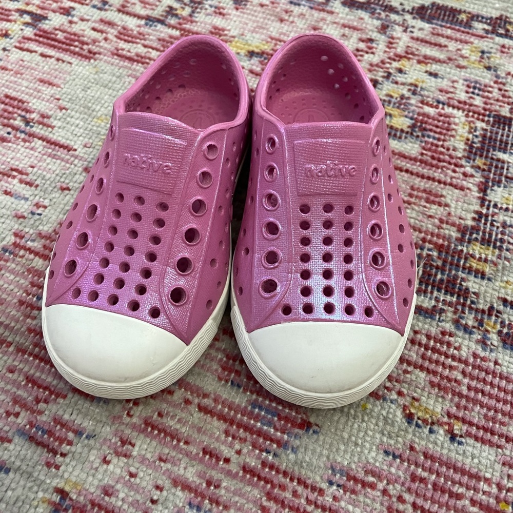 Native shoes size C6